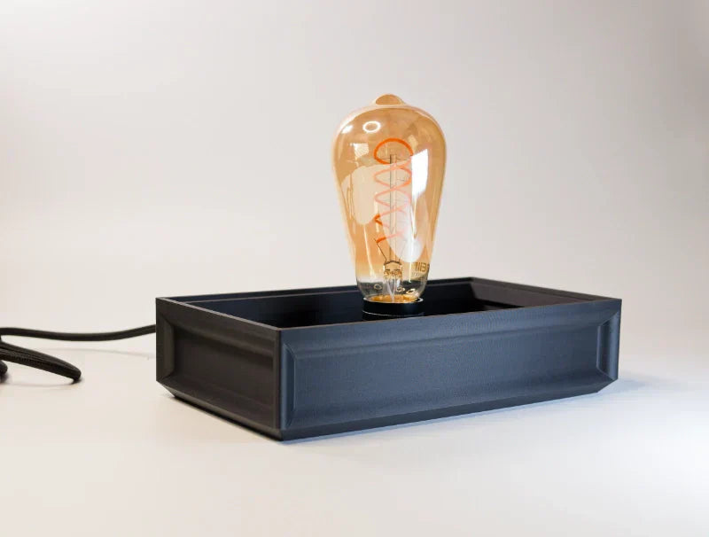 Pourquoi nos socles vitrail sont désormais vendus sans câble — et pourquoi vos prix baissent